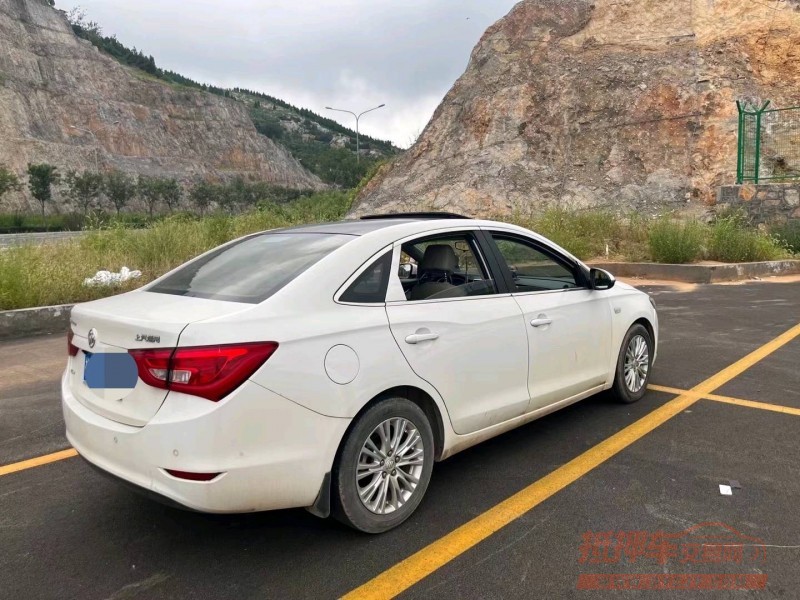 济宁16年别克英朗2