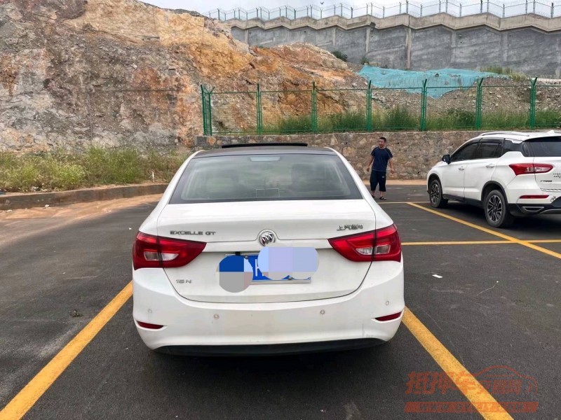 济宁16年别克英朗1