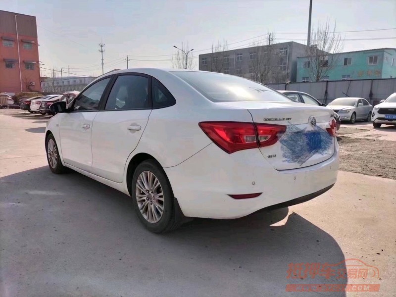 青岛16年别克威朗5