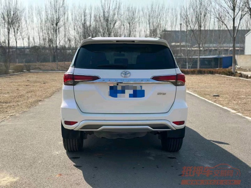 济宁18年丰田奔跑者5