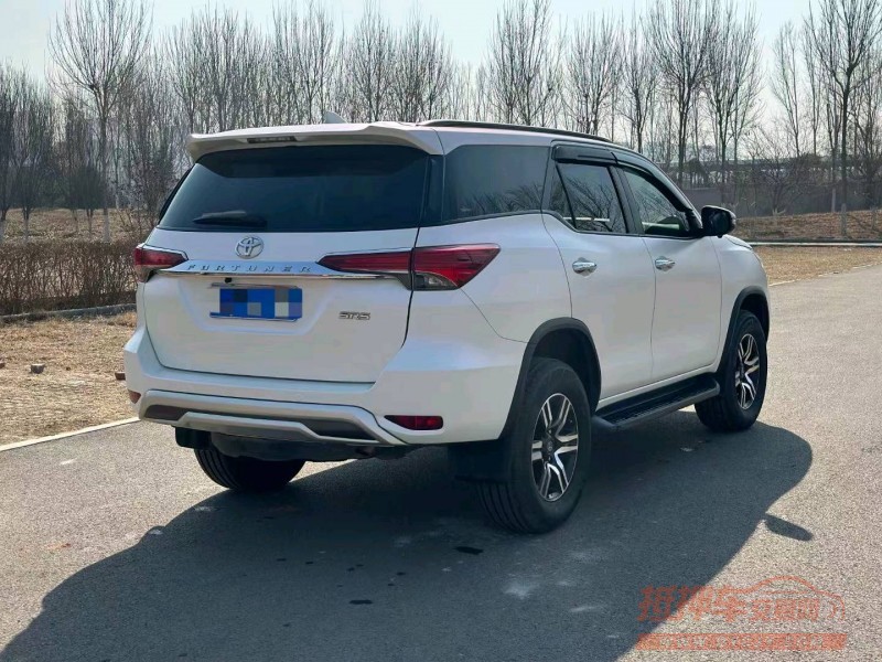 济宁18年丰田奔跑者8