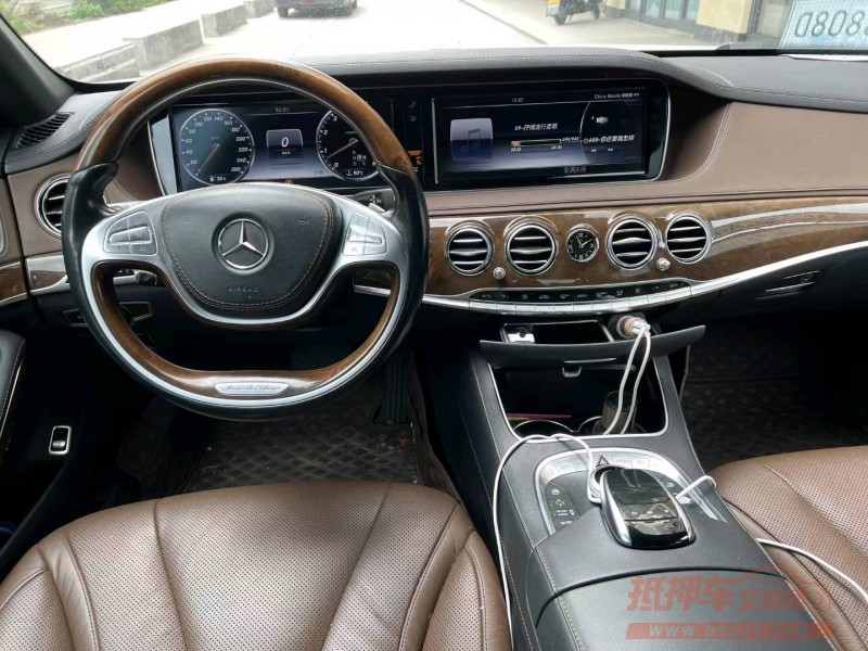 广州17年奔驰S6