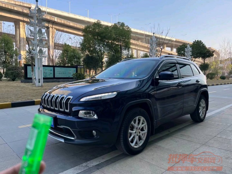 武汉16年Jeep自由光2