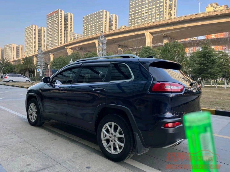 武汉16年Jeep自由光4