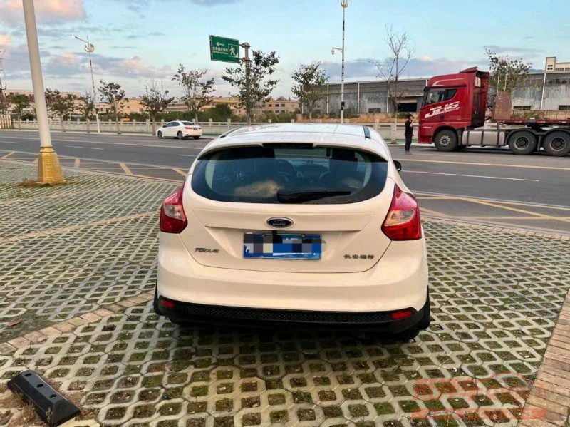 珠海12年福特福克斯5