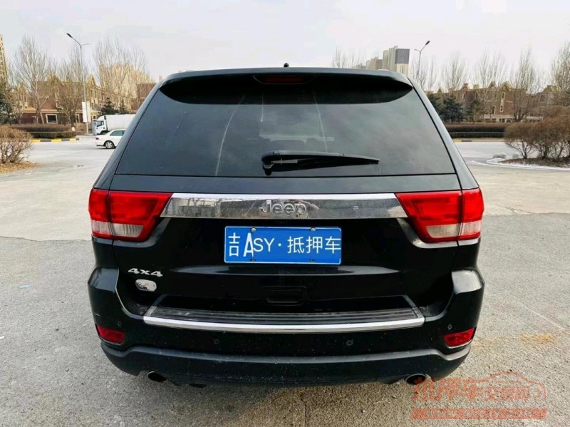 沈阳13年Jeep大切诺基4