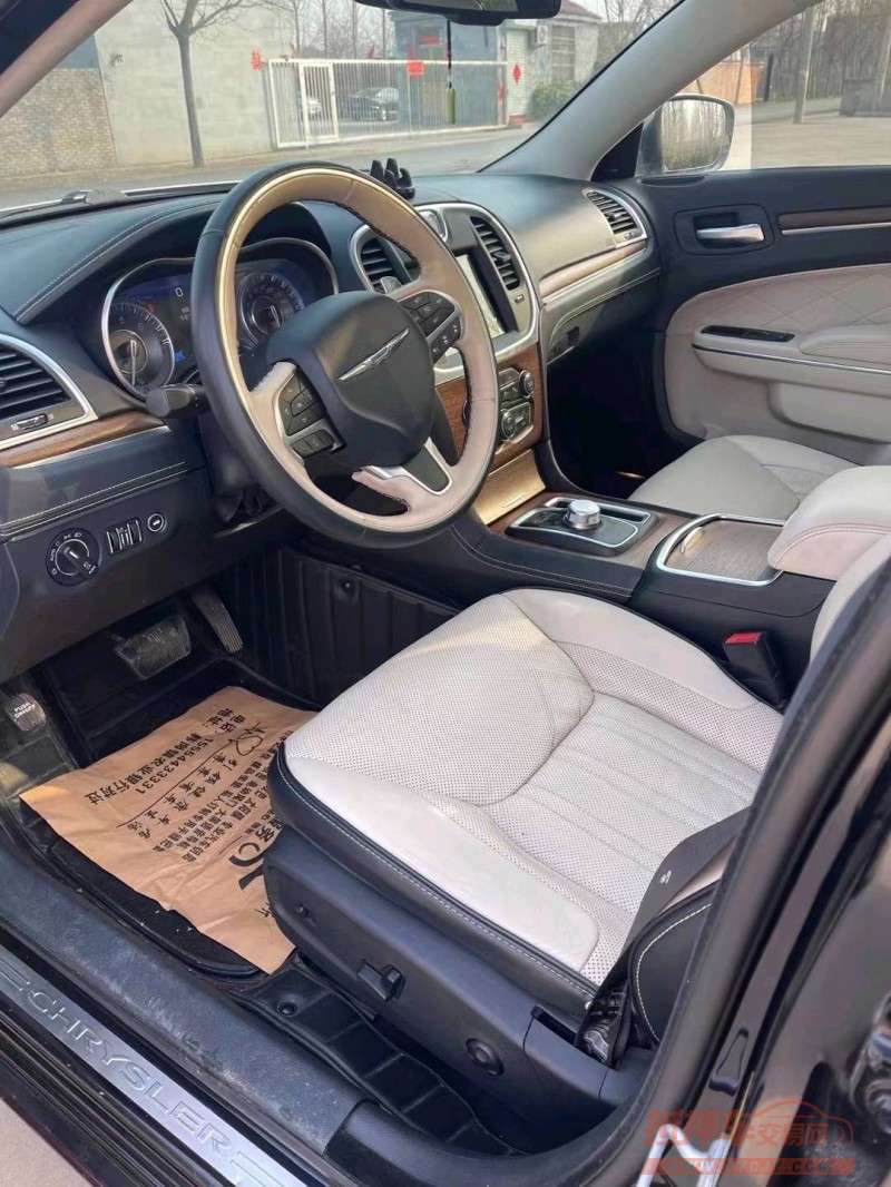 济宁16年克莱斯勒300C5
