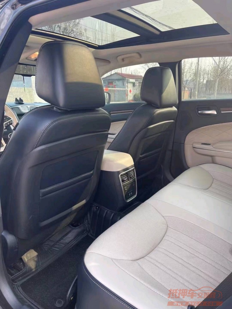济宁16年克莱斯勒300C4