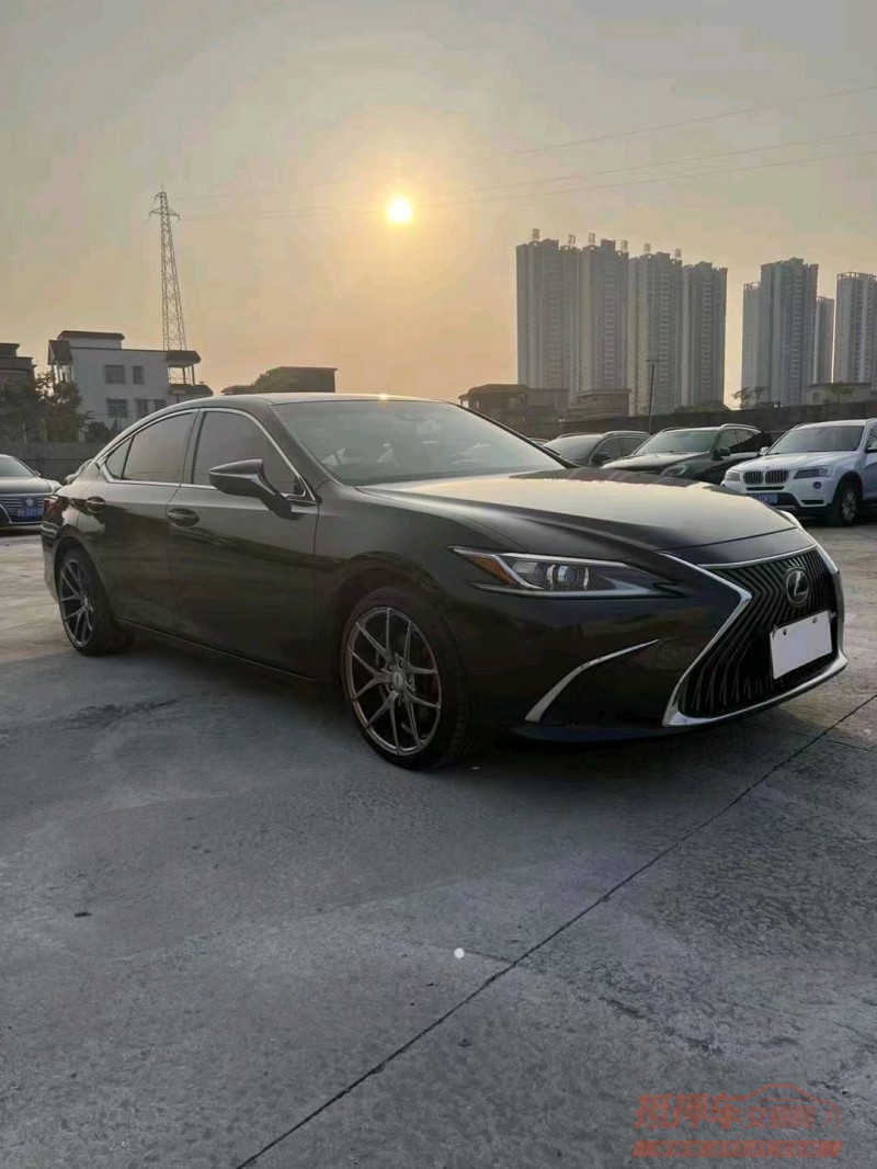 广州19年雷克萨斯ES5