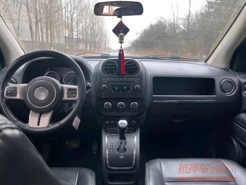 青岛12年Jeep指南者3