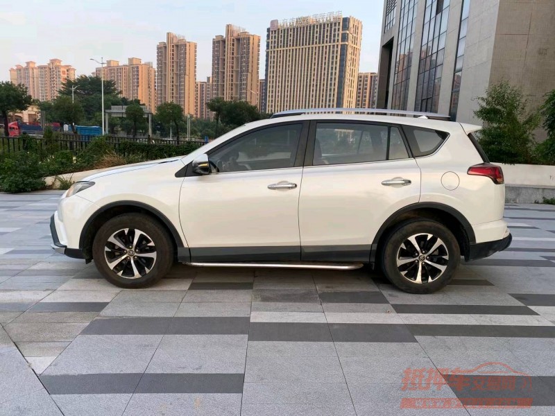 东莞17年丰田RAV43