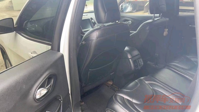 珠海15年Jeep自由光1