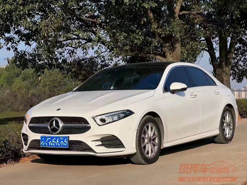青岛21年奔驰A3
