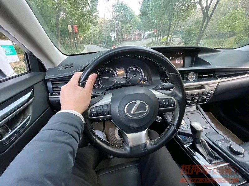 宜昌16年雷克萨斯ES6
