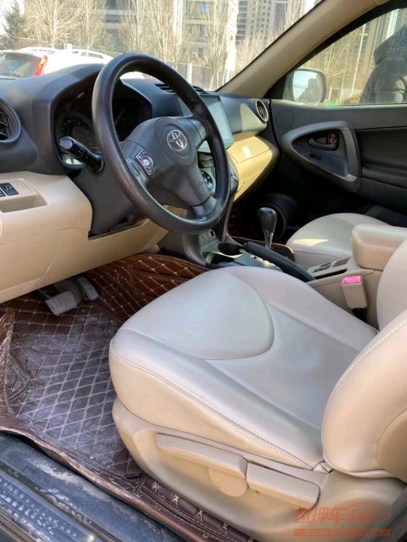 沈阳13年丰田RAV48