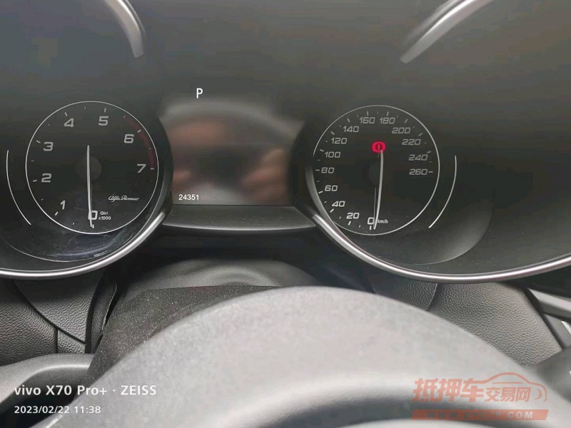 嘉兴19年阿尔法·罗密欧Giulia4