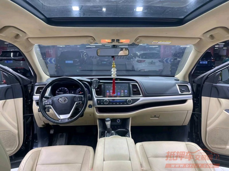 成都15年丰田汉兰达4