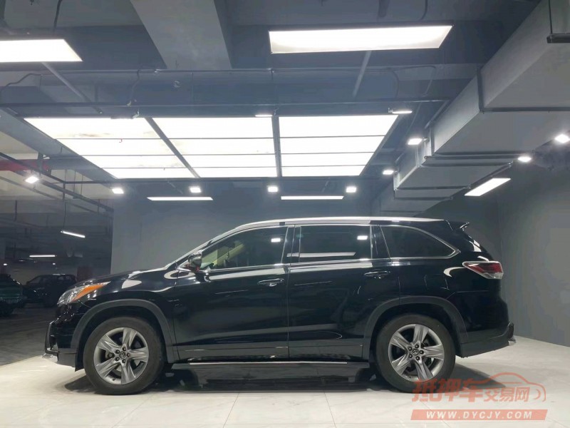 成都15年丰田汉兰达7