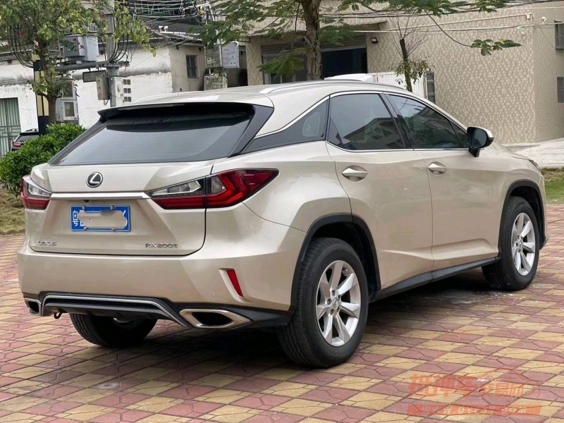 汕头17年雷克萨斯RX8