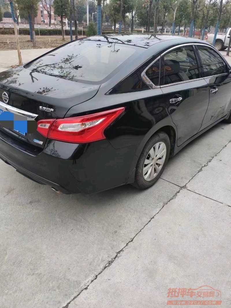 宜昌17年日产天籁3