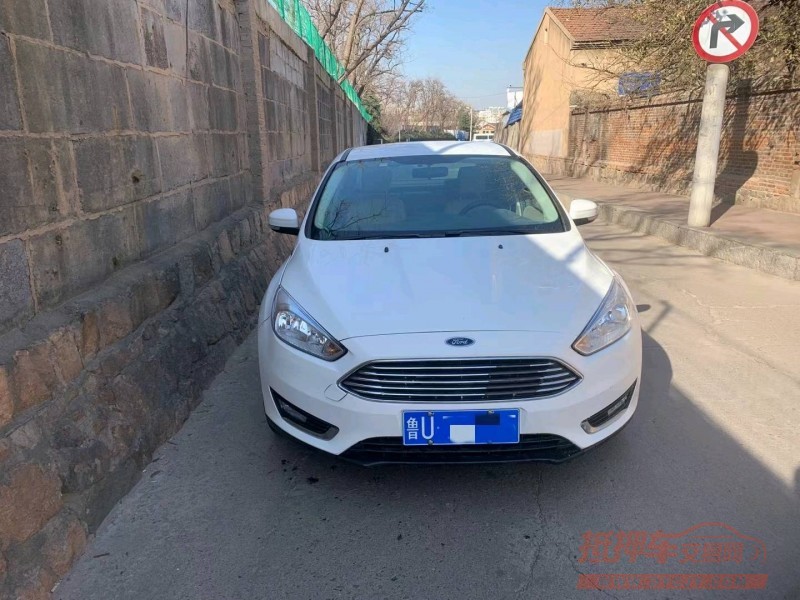 青岛17年福特福克斯1