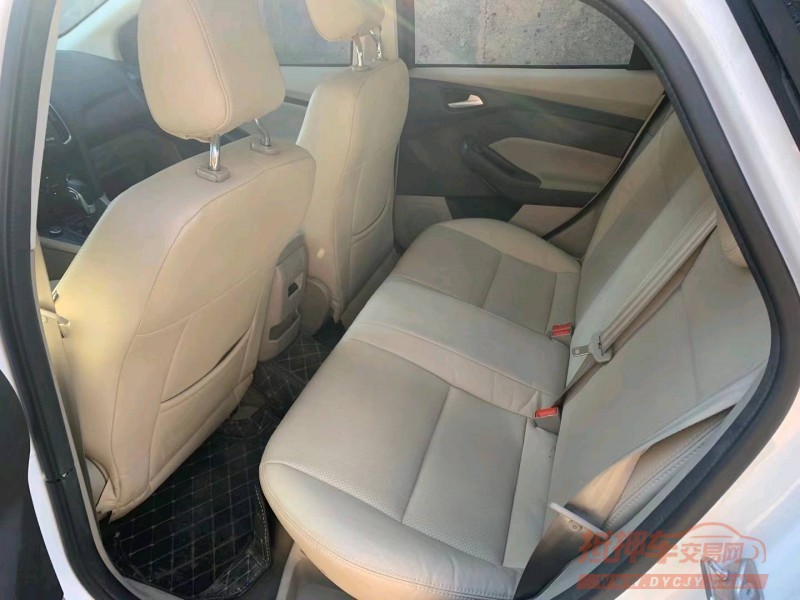 青岛17年福特福克斯5
