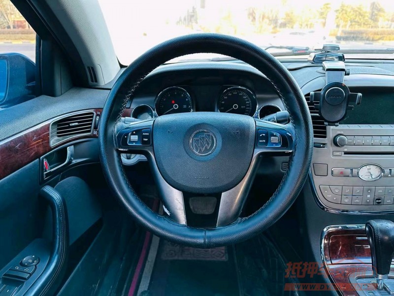 沈阳10年别克林荫大道4