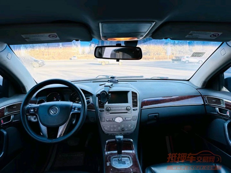 沈阳10年别克林荫大道9