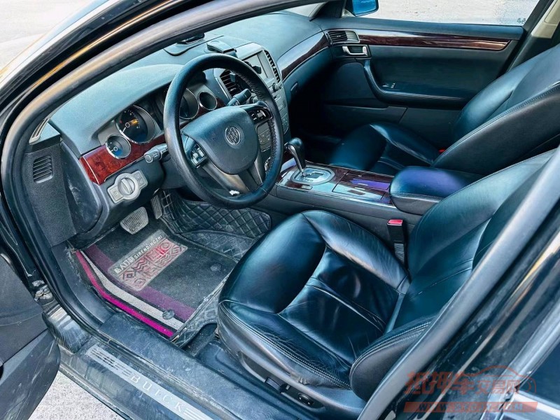 沈阳10年别克林荫大道8