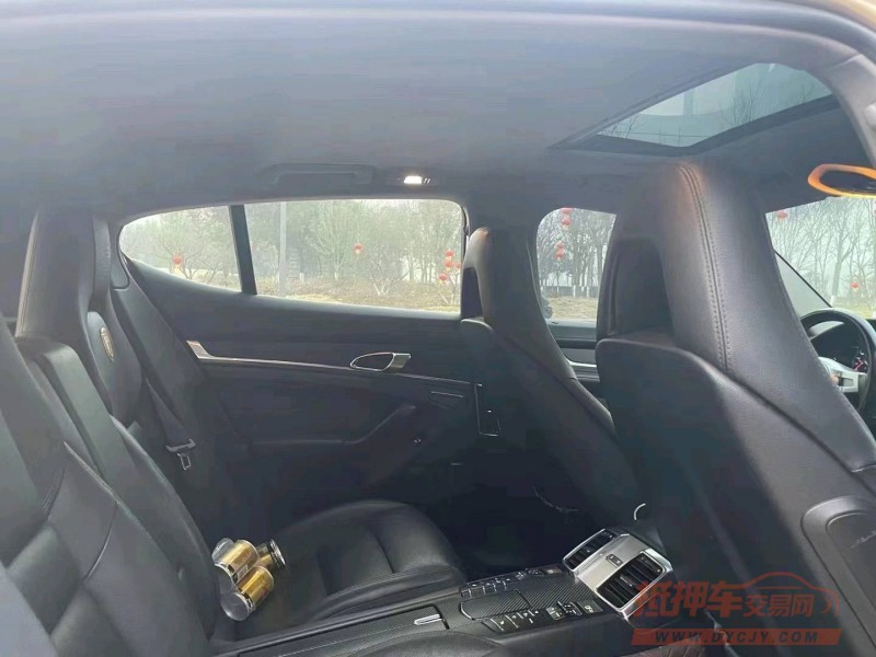 淮南12年保时捷帕拉梅拉3