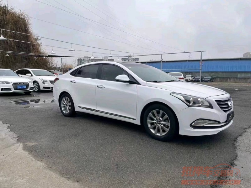 宜昌14年现代名图8