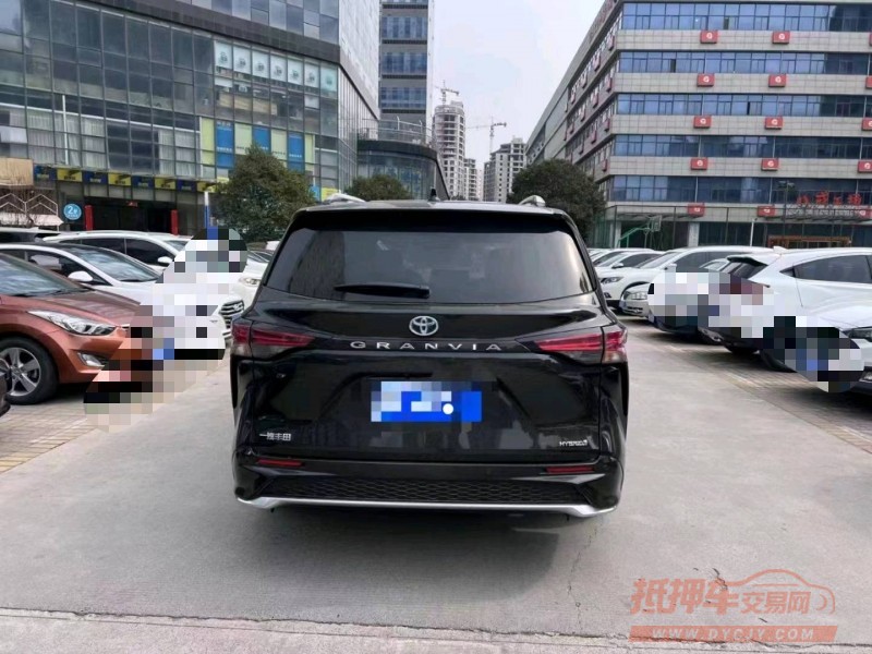 青岛23年丰田格瑞维亚9