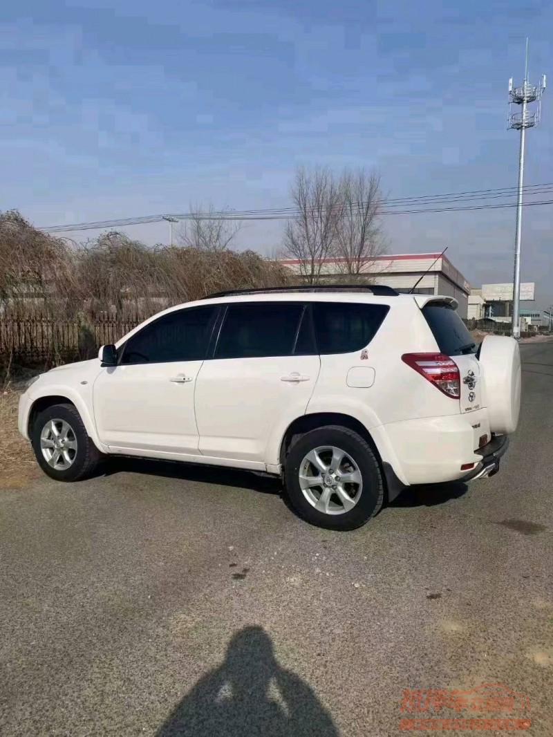沈阳11年丰田RAV44