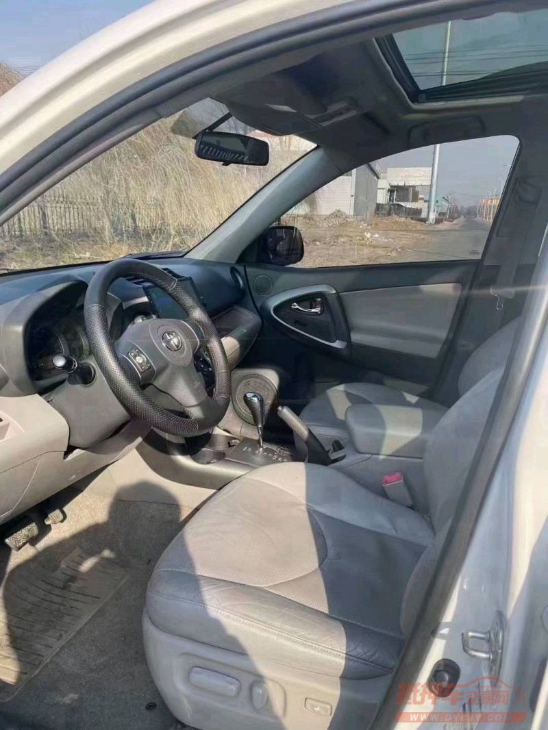 沈阳11年丰田RAV46