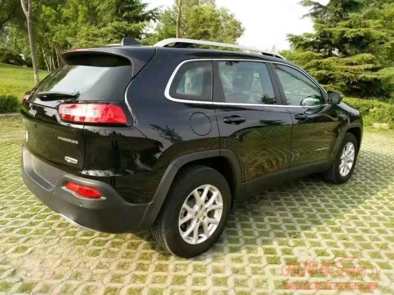 成都16年Jeep自由光5