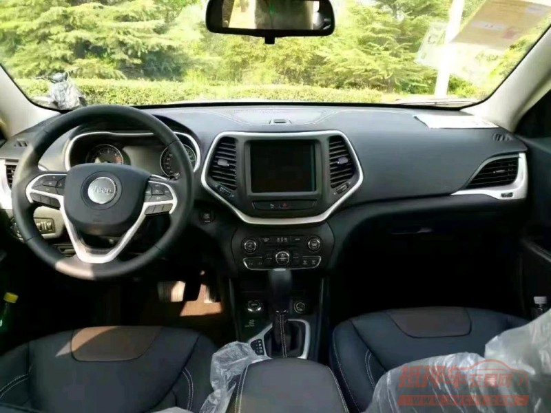 成都16年Jeep自由光7