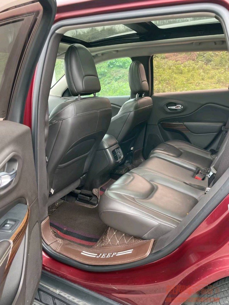 重庆16年Jeep自由光8