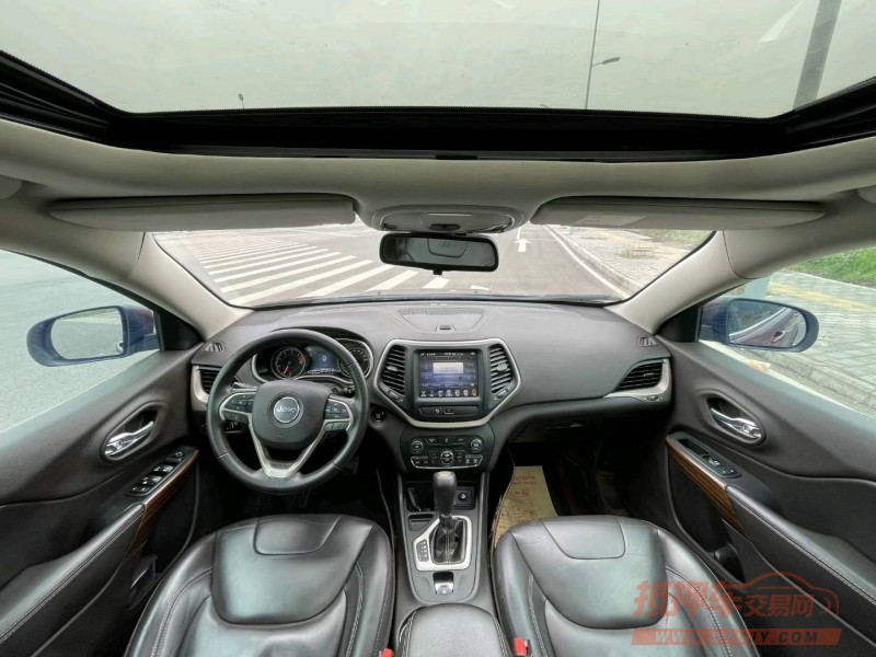 重庆16年Jeep自由光9