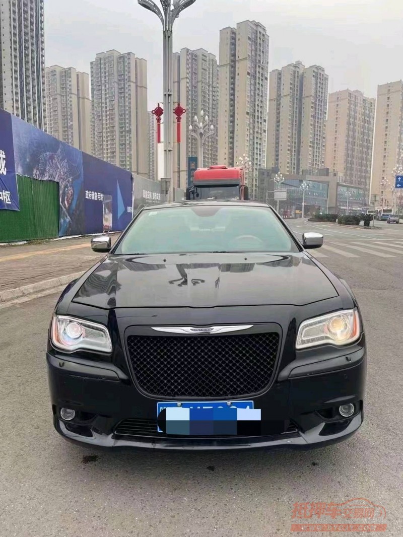 成都15年克莱斯勒300C8