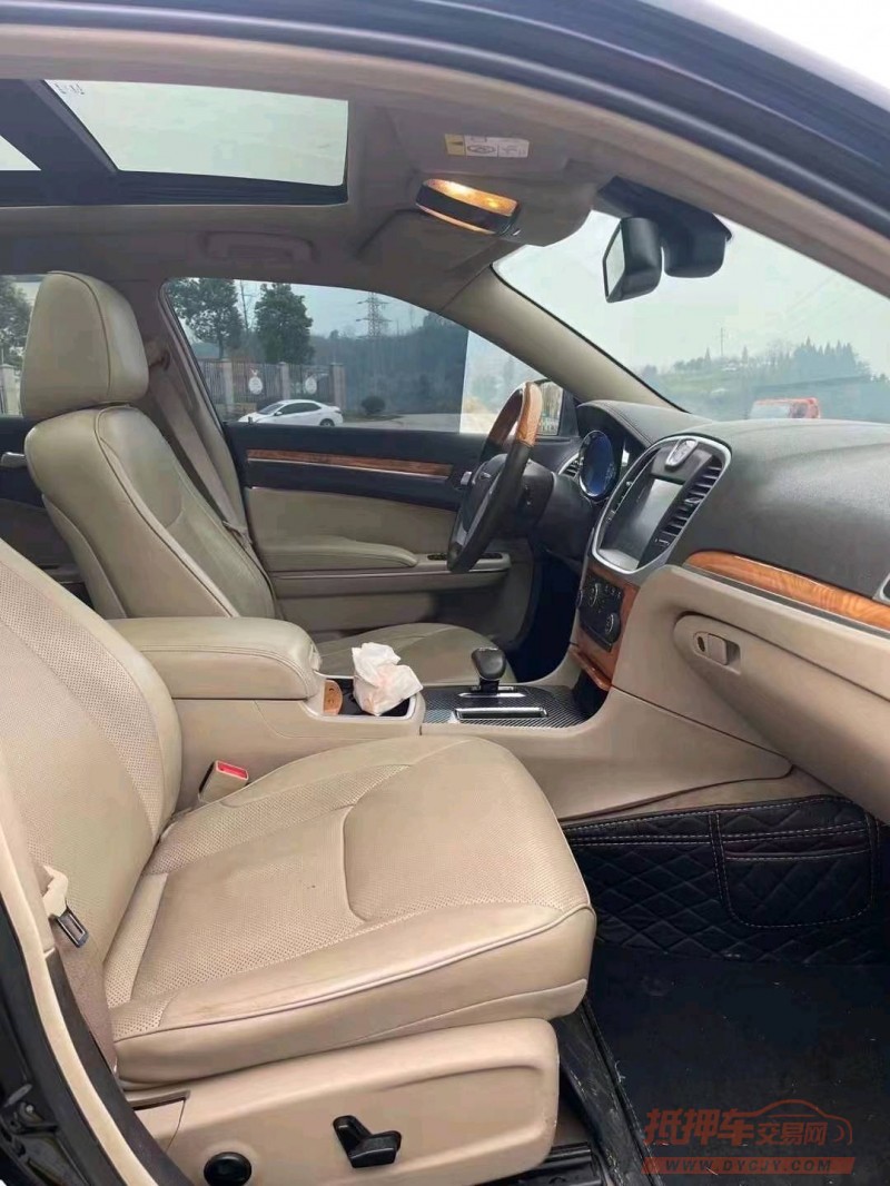 成都15年克莱斯勒300C5