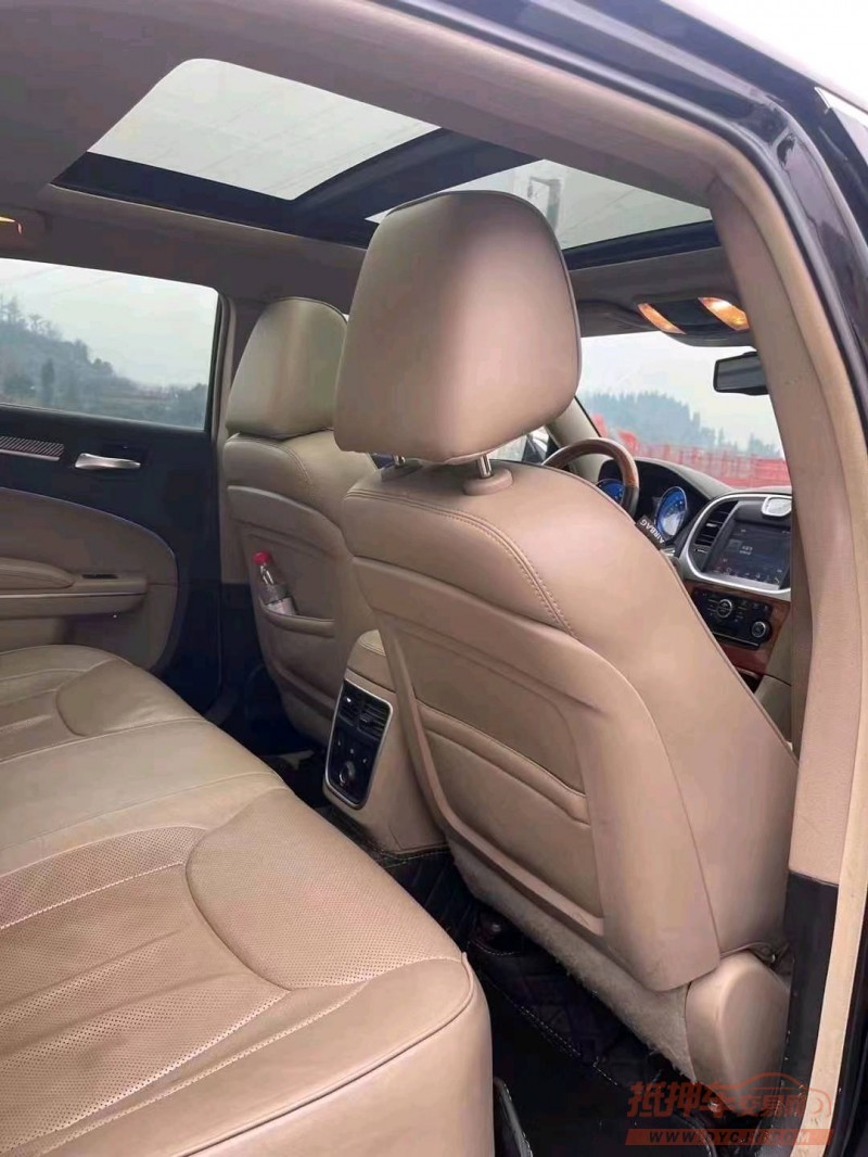 成都15年克莱斯勒300C4