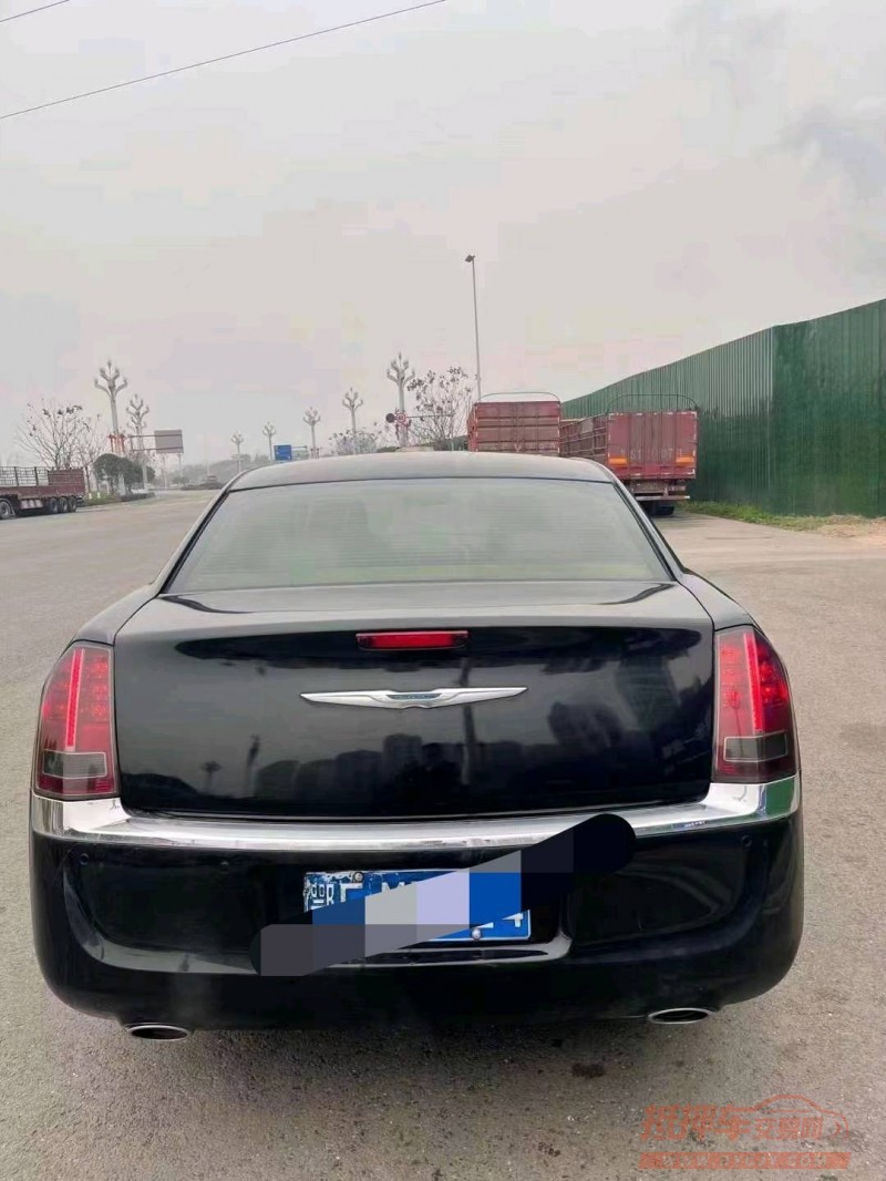 成都15年克莱斯勒300C1