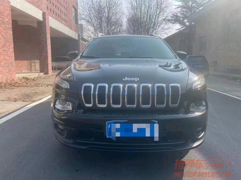 枣庄16年Jeep自由光1