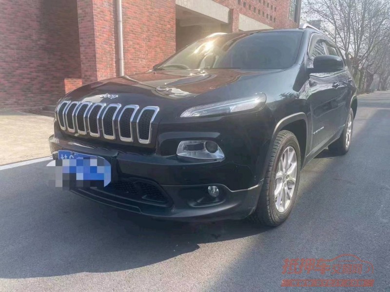 枣庄16年Jeep自由光2