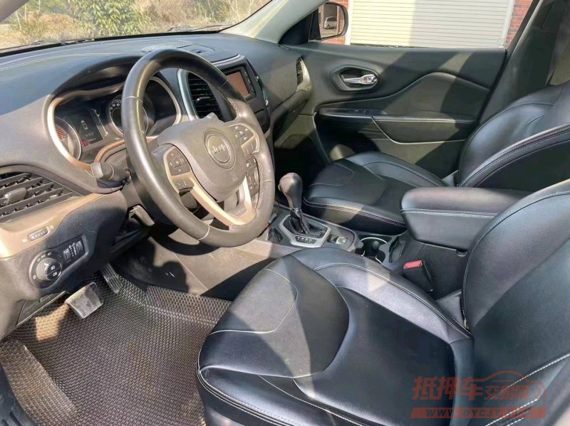 枣庄16年Jeep自由光5