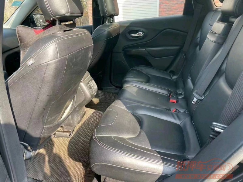 枣庄16年Jeep自由光4