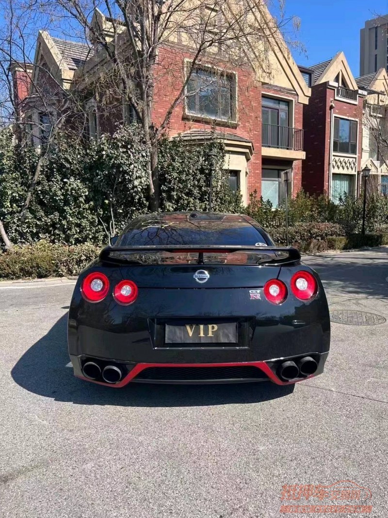 枣庄10年日产GT-R5