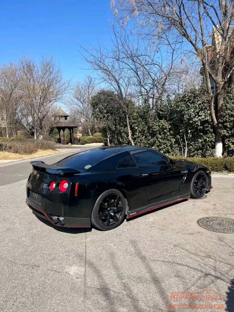 枣庄10年日产GT-R6