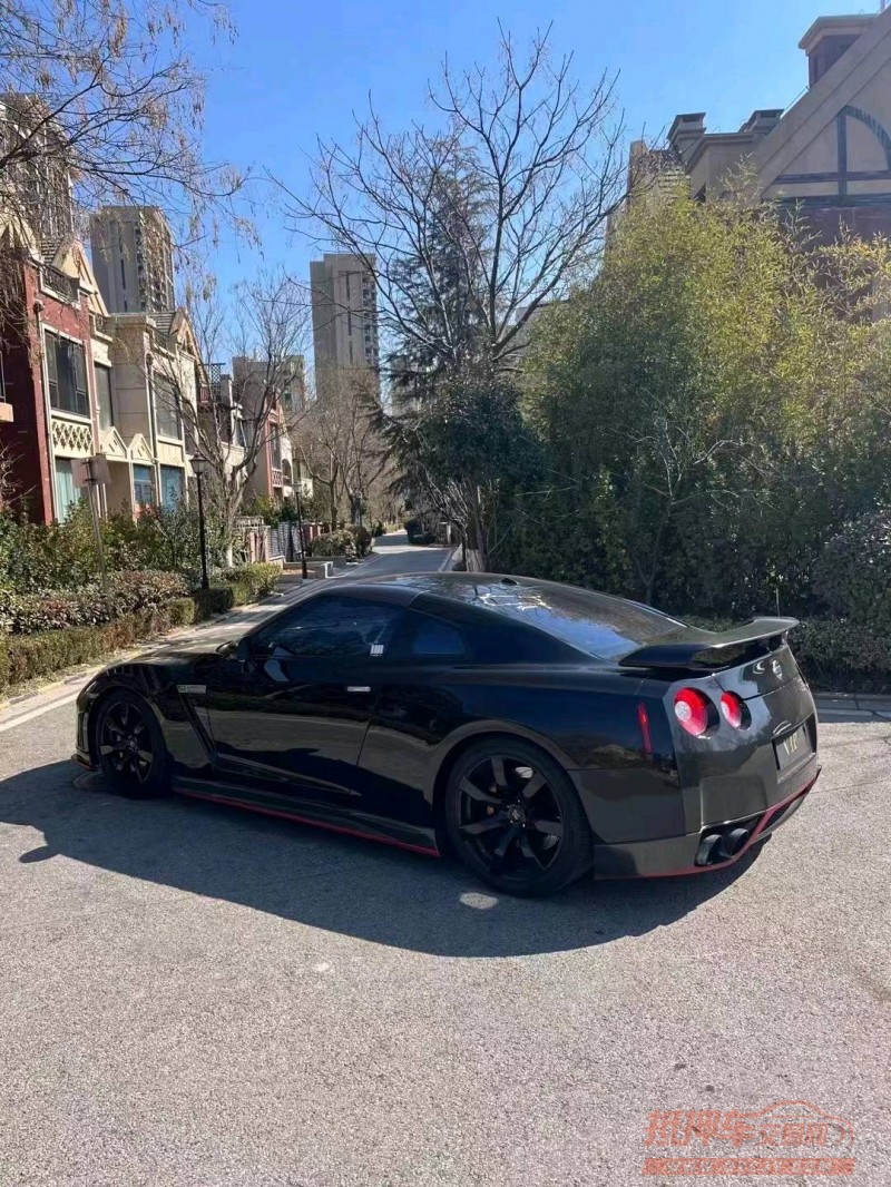 枣庄10年日产GT-R8