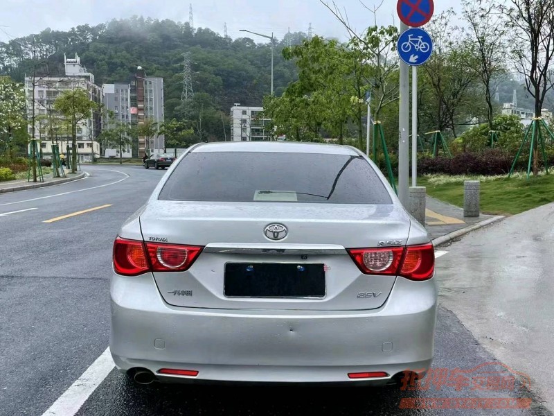 广州11年丰田锐志6